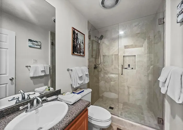 Vp-c211 Village Point Apartment *